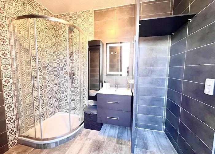 Appartement Spacieux T2 Avec Balcon Cluses