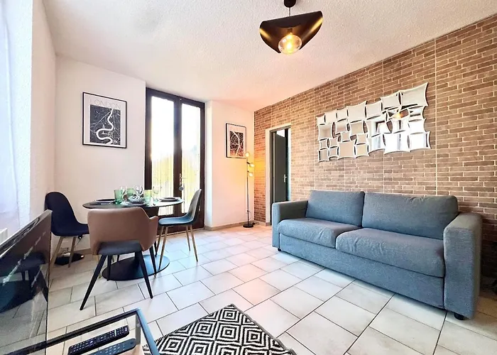 Spacieux T2 Avec Balcon Appartement Cluses