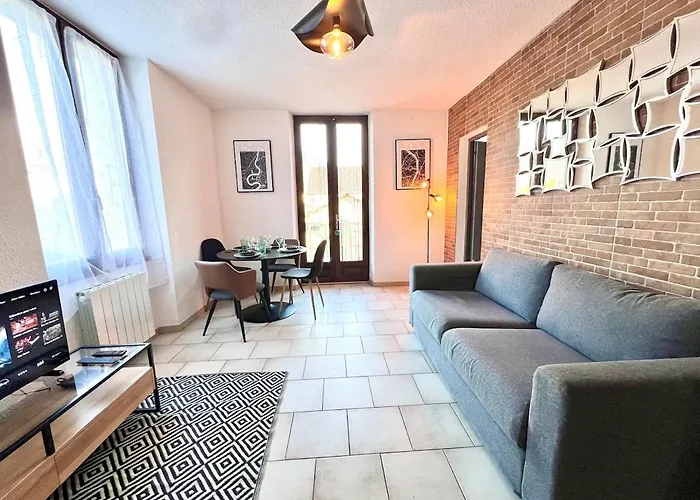 Appartement Spacieux T2 Avec Balcon Cluses