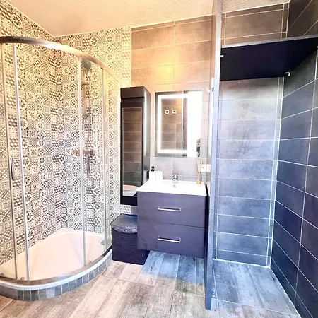Apartment Spacieux T2 Avec Balcon Cluses
