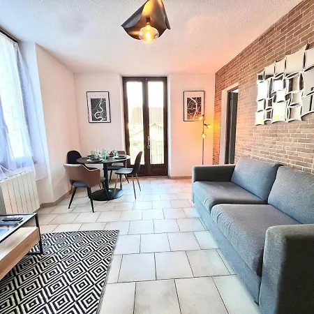 Apartment Spacieux T2 Avec Balcon Cluses
